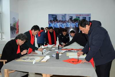 翰墨飄香迎新春，警民同心繪和諧——諸城市公安局與文聯(lián)成功舉辦書(shū)畫(huà)聯(lián)誼交流活動(dòng)